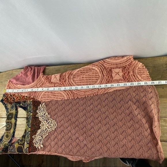 Gimmicks by BKE pink boho cut out lace embroidered LS top, XS - Picture 9 of 11